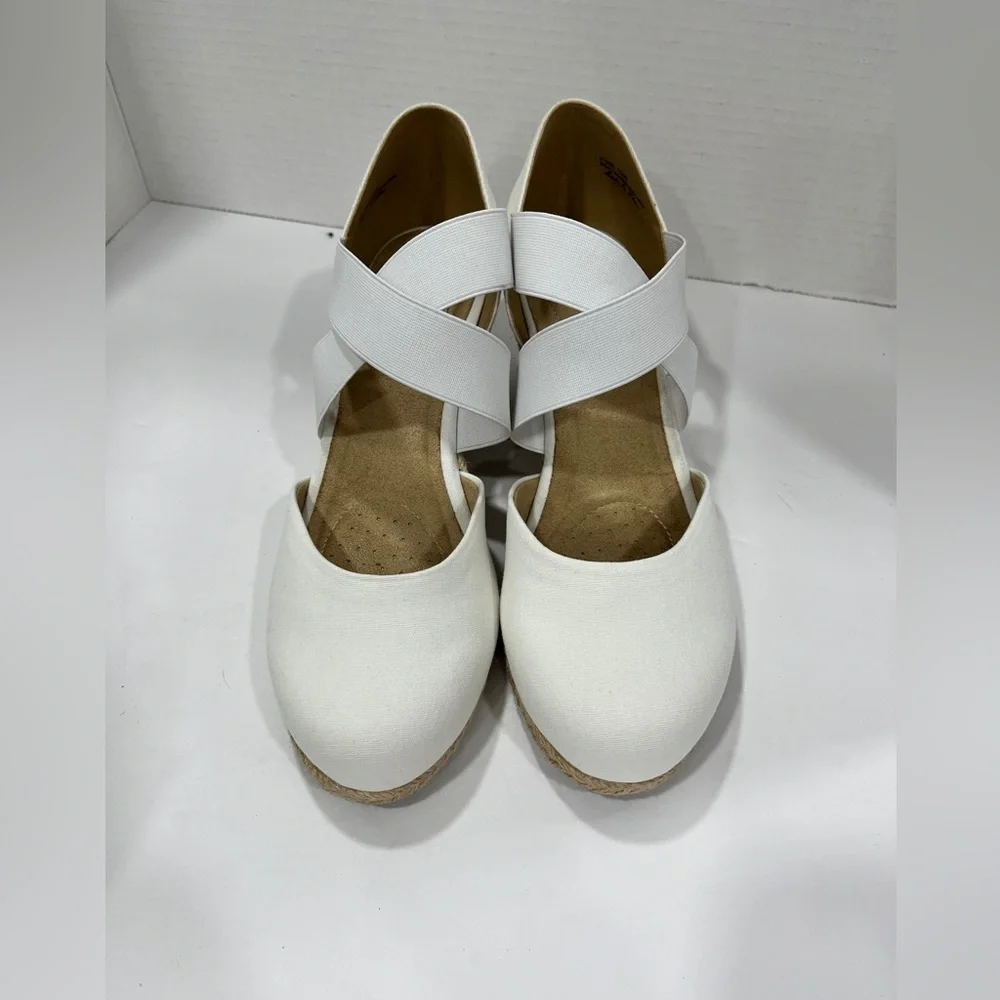 Easy Street Pari‎ Espadrille Wedges. Size: 10W. Color: White